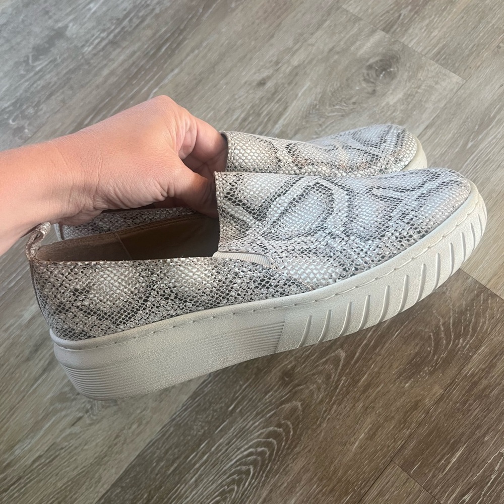 Worn once! Sofft Snakeskin Patterned Slip-On Shoes size 10 - Picture 2 of 3